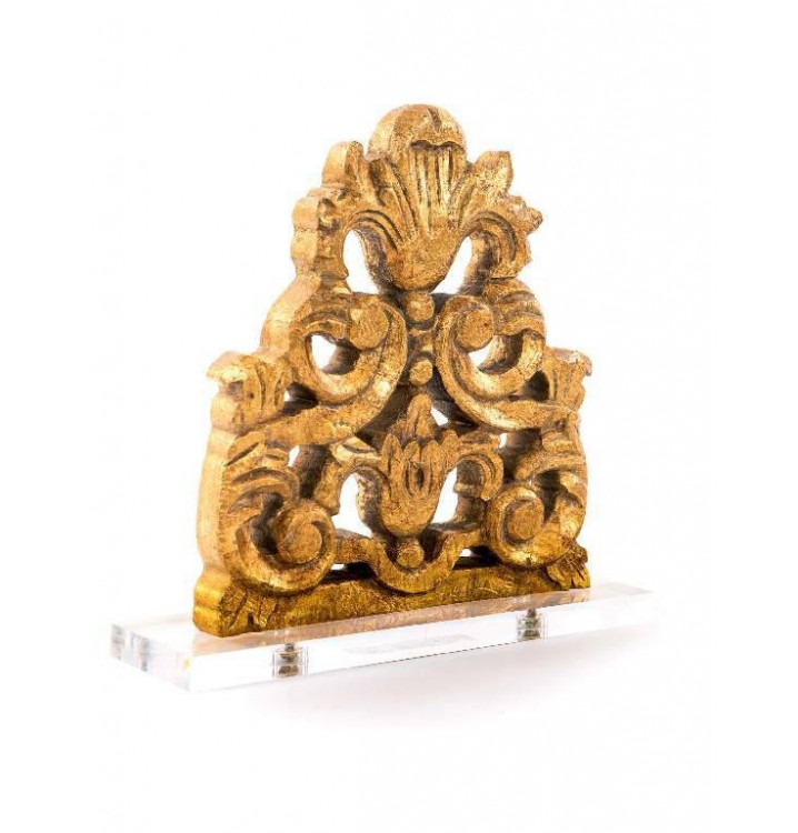 Figura decorativa resina dorado envejecido pedestal de metacrilato