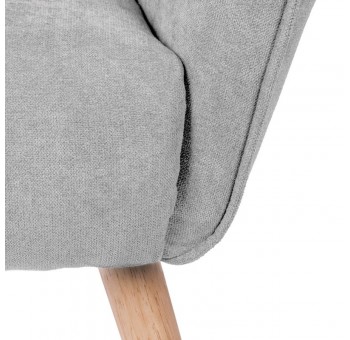 Sillón Edan tapizado gris claro patas madera