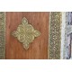Armario indio Varanasi 2 puertas bronce repujado
