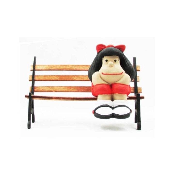 Figura Mafalda en banco decoración